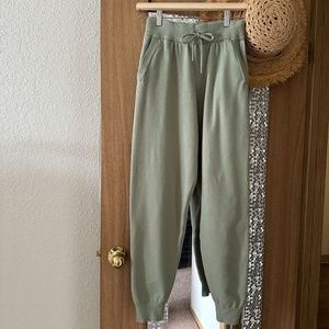 Zara Women's sage green sweatpants